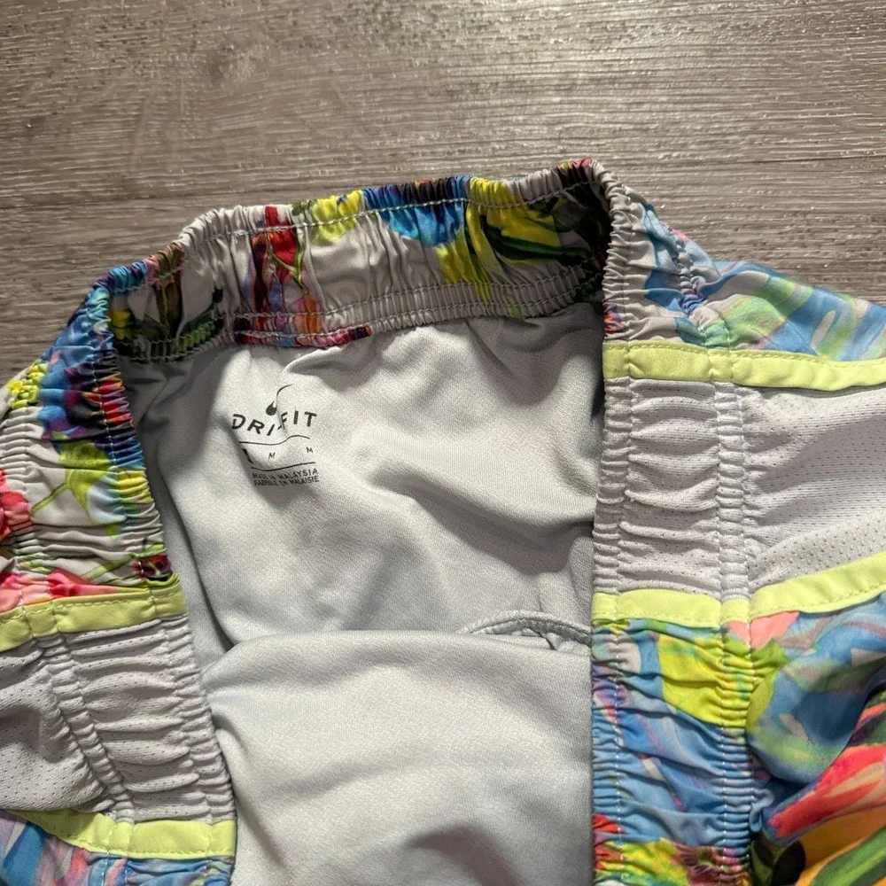 Nike Shorts Womens Medium Multicolor Tropical Polyester Running‎ Athletic Tempo